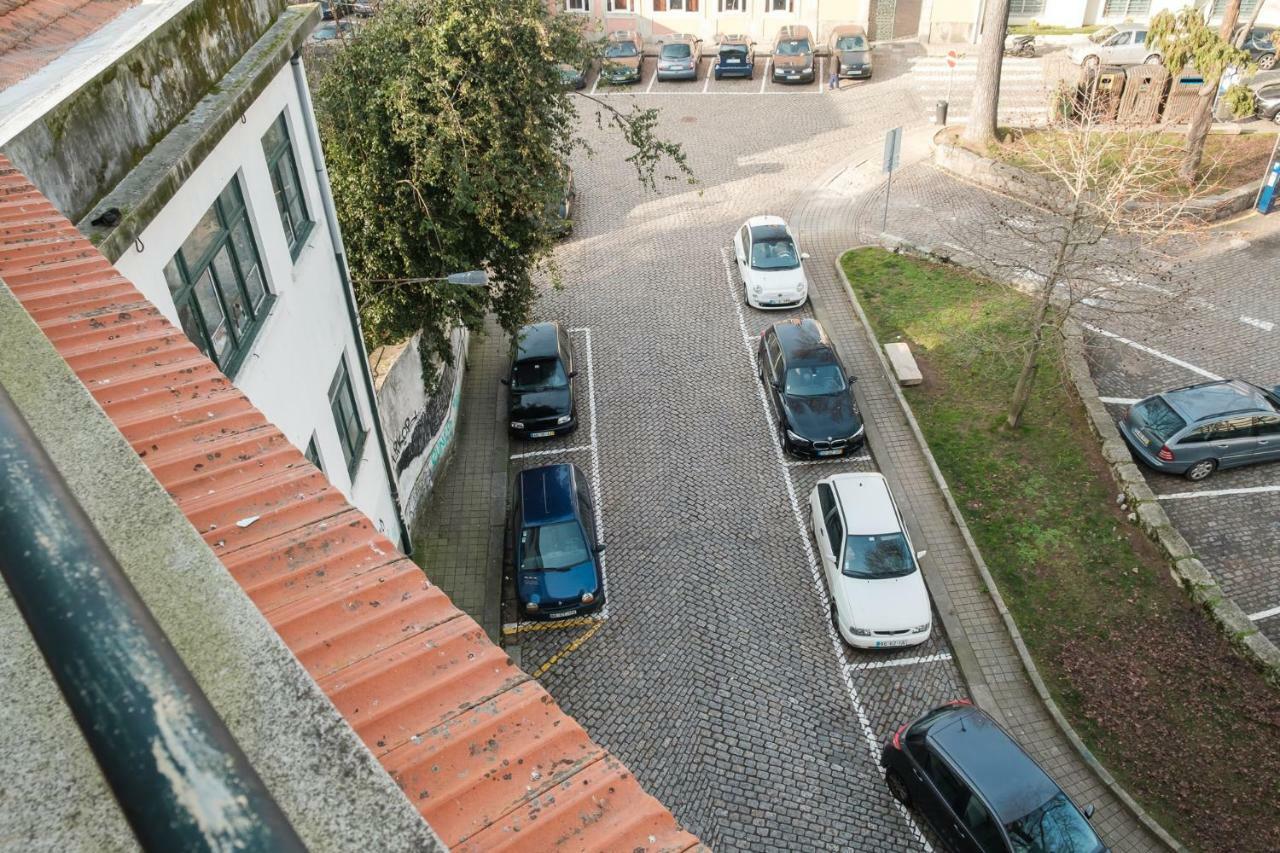 Apartment With Balcony In The Square Порто Екстериор снимка