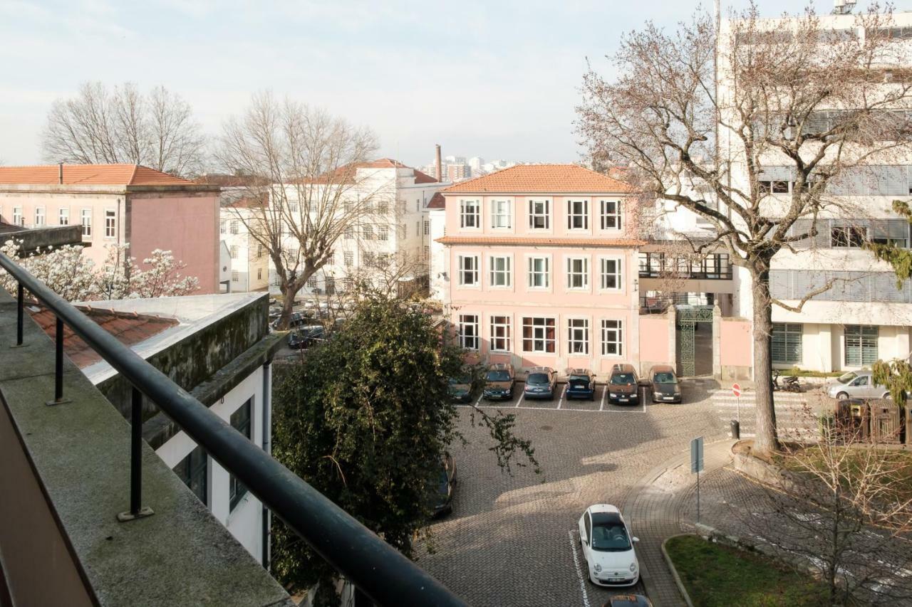 Apartment With Balcony In The Square Порто Екстериор снимка