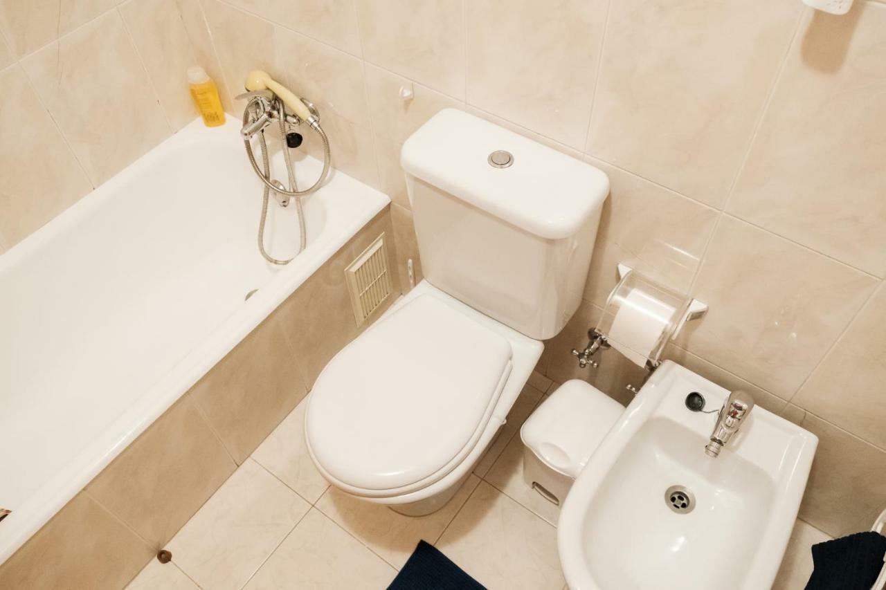 Apartment With Balcony In The Square Порто Екстериор снимка