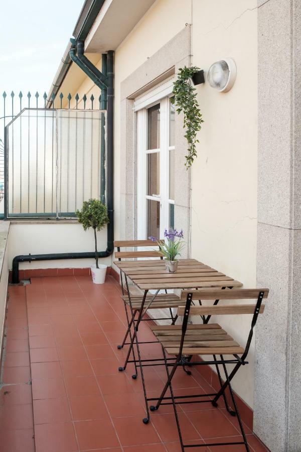 Apartment With Balcony In The Square Порто Екстериор снимка