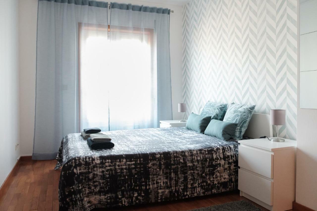 Apartment With Balcony In The Square Порто Екстериор снимка